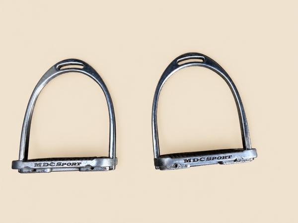 MDC Stirrups MDC Hunter Classic Stirrups — Good — Equi Consignment Ireland