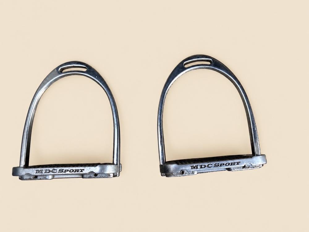 MDC Stirrups MDC Hunter Classic Stirrups — Good — Equi Consignment Ireland