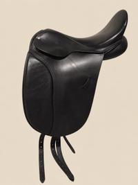 Berney Brothers Berney Brothers Dressage Saddle 17.5’’ — Excellent — Equi Consignment Ireland (view 2)